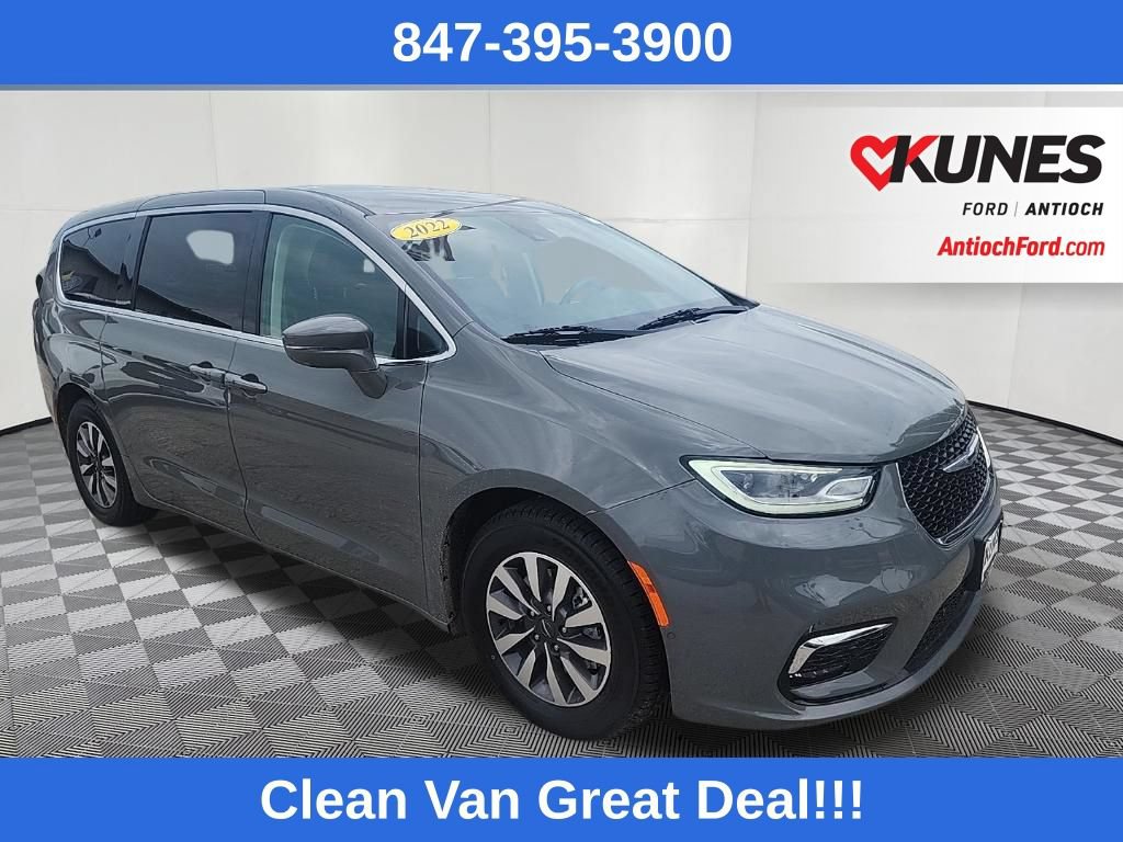 Used 2022 Chrysler Pacifica Touring-L w/ Uconnect Theater Family Group FWD image 13
