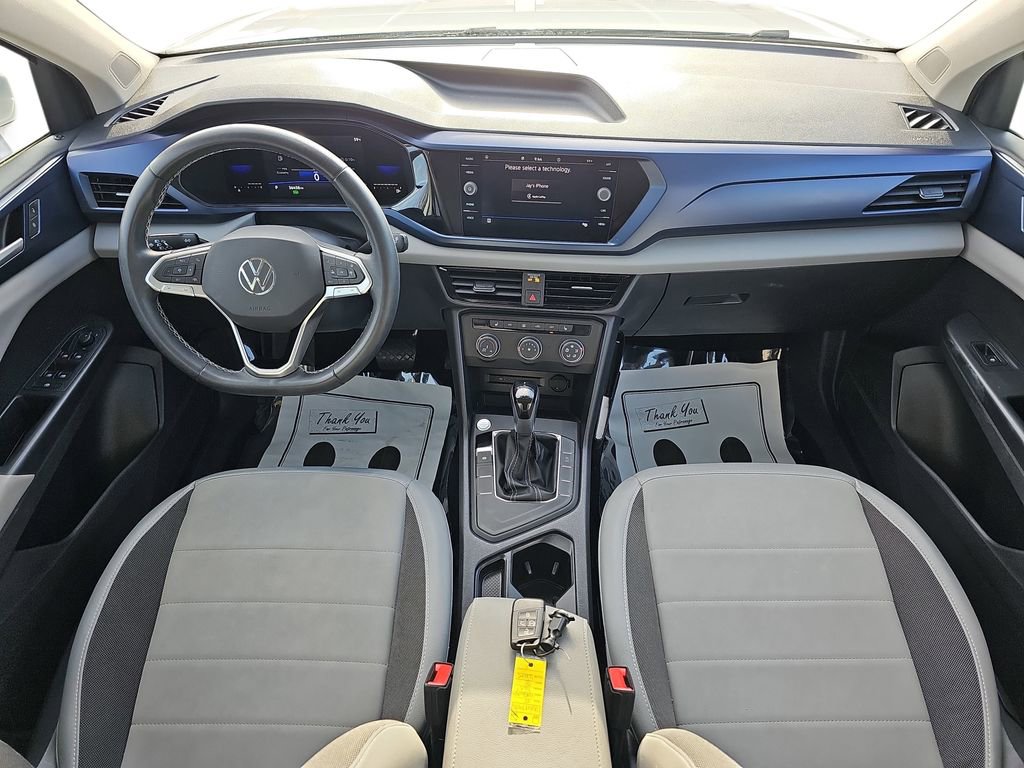 Used 2022 Volkswagen Taos SE w/ Panoramic Sunroof Package image 11