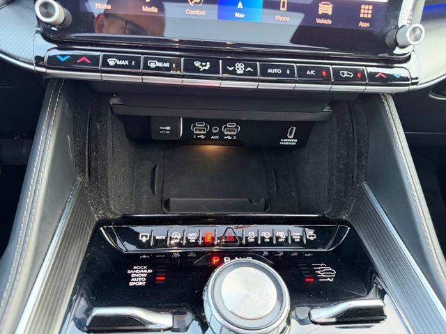 Used 2024 Jeep Grand Wagoneer L Series II w/ Quick Order Packagew 28T AWD/4WD image 31