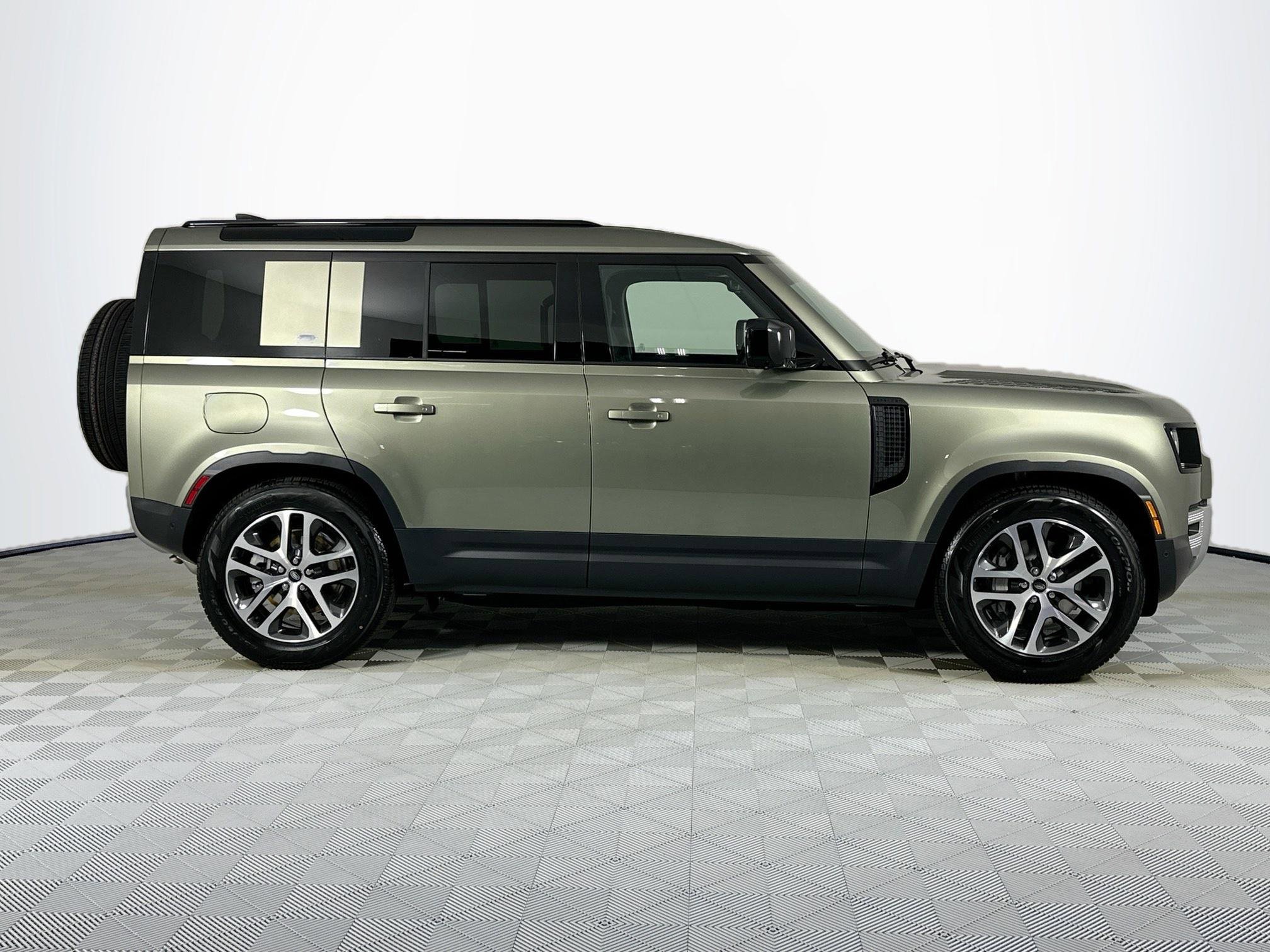 Used 2025 Land Rover Defender 110 S image 4