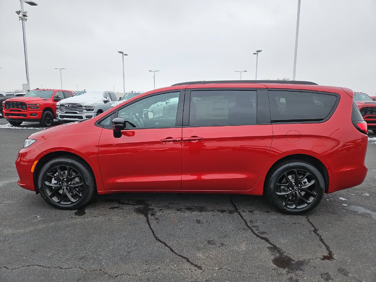New 2026 Chrysler Pacifica Select w/ S Appearance Package AWD/4WD image 4