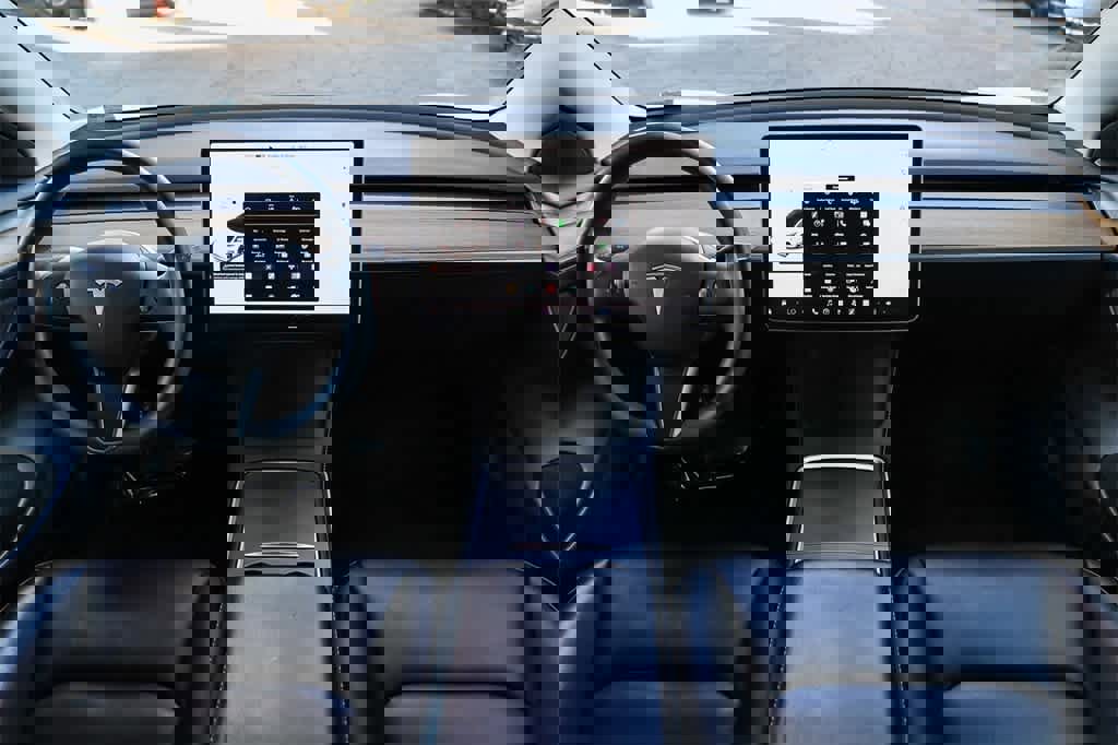 Used 2021 Tesla Model 3 Standard Range Plus image 12