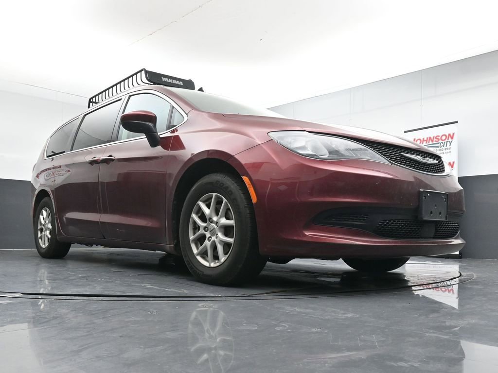 Used 2021 Chrysler Voyager Lxi image 18