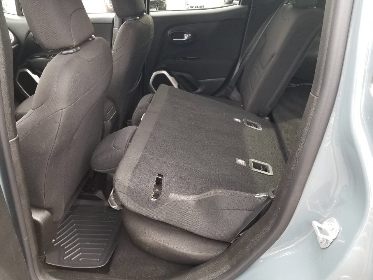 Certified 2018 Jeep Renegade Latitude AWD/4WD image 15