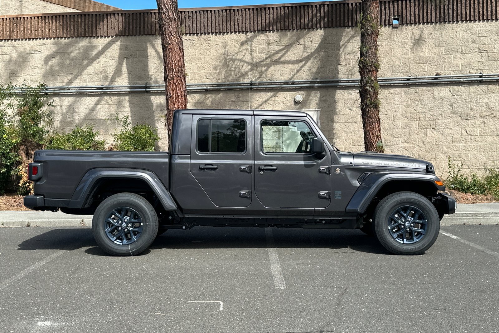 New 2026 Jeep Gladiator Sport AWD/4WD image 2