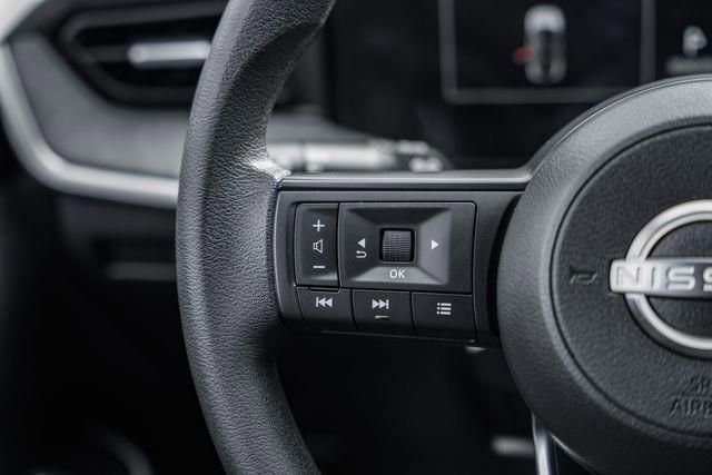 Used 2025 Nissan Kicks SV w/ Charging Package image 28