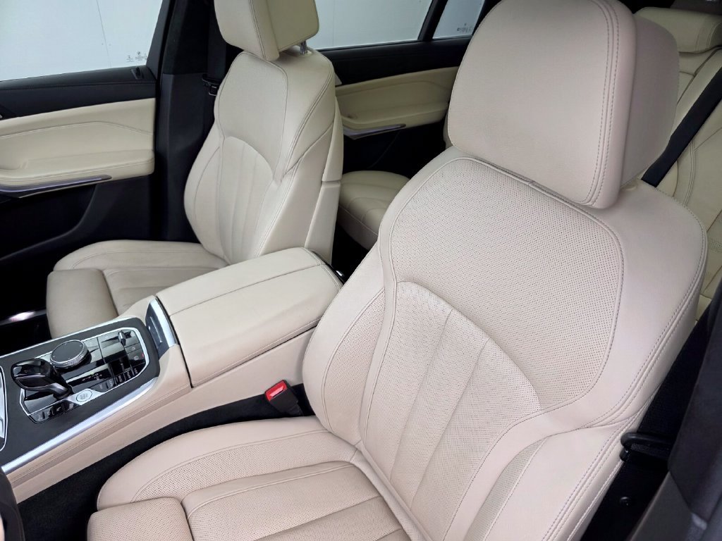 Used 2021 BMW X7 xDrive40i w/ Premium Package 2 AWD/4WD image 11