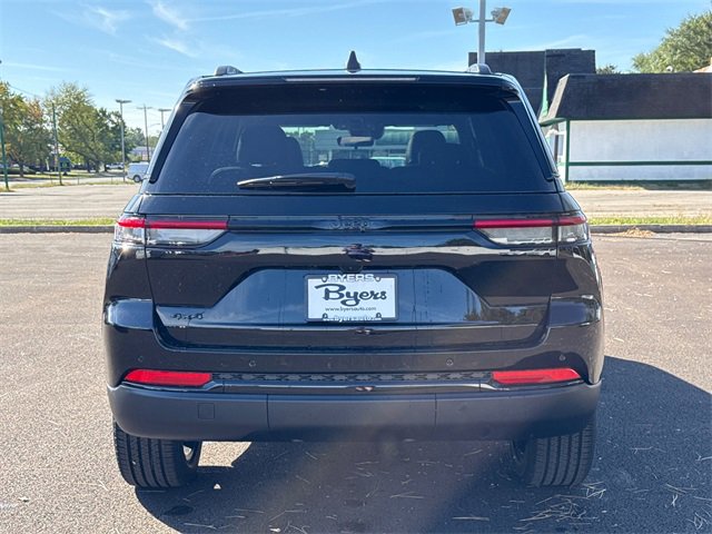 New 2025 Jeep Grand Cherokee Altitude image 33