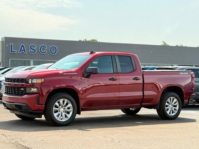 Used 2020 Chevrolet Silverado 1500 Custom w/ Custom Value Package AWD/4WD image 1