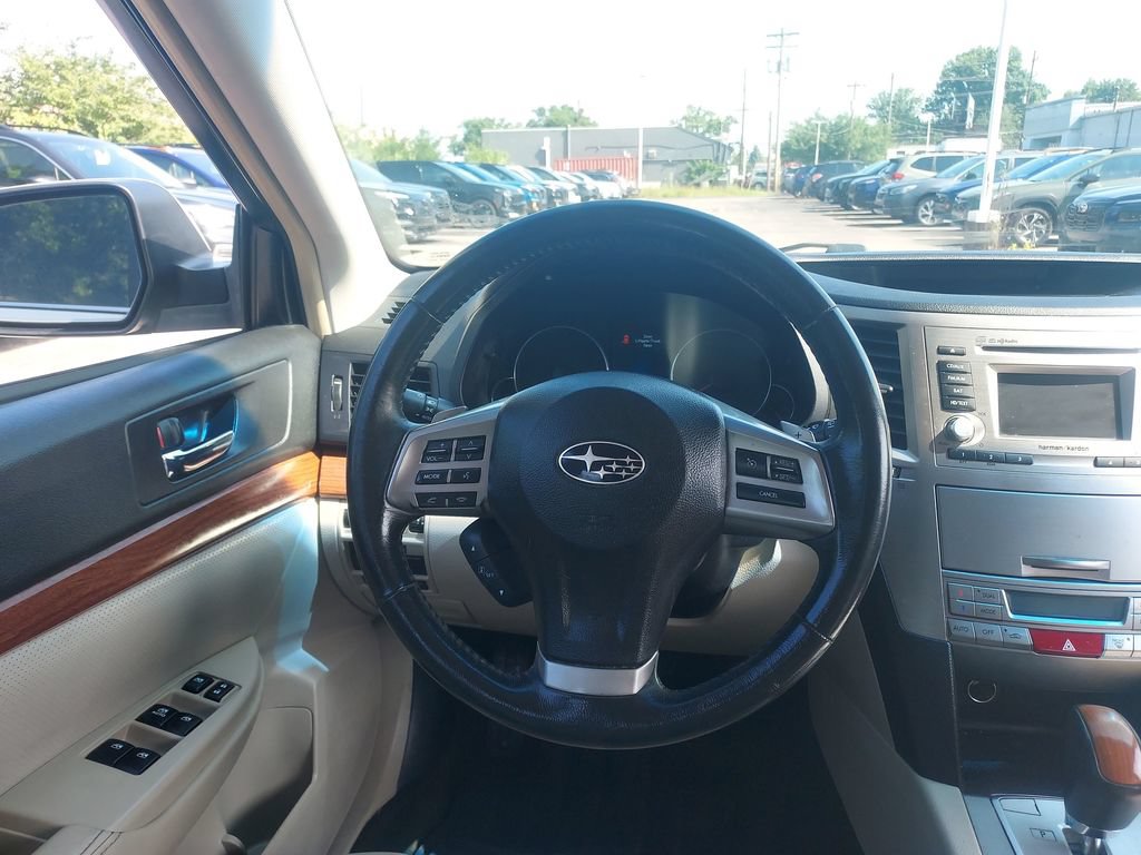 Used 2014 Subaru Outback 2.5i Limited w/ Moonroof Package AWD/4WD image 10