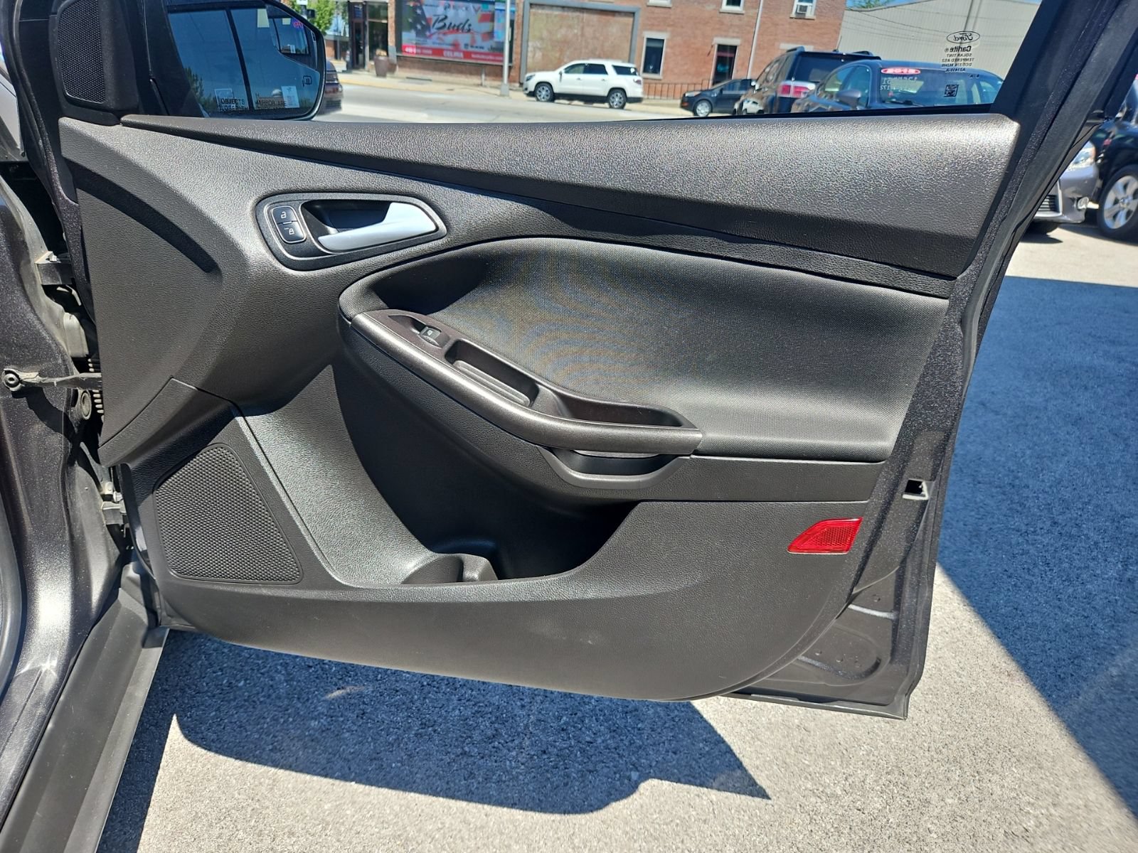 Used 2018 Ford Focus SEL w/ Cold Weather Package FWD image 23