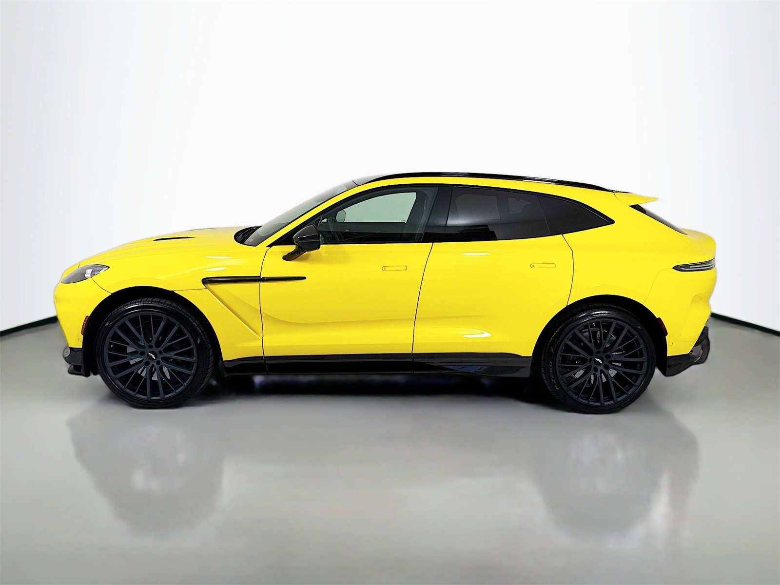 Used 2025 Aston Martin DBX 707 image 5