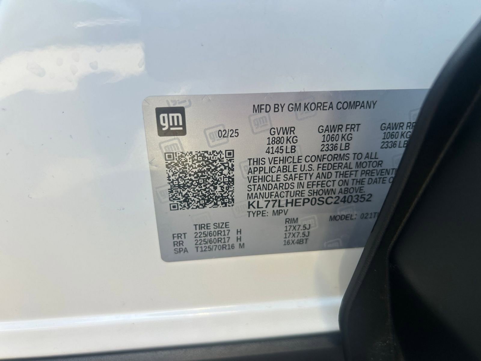 Used 2025 Chevrolet Trax LT w/ LT Convenience Package image 28