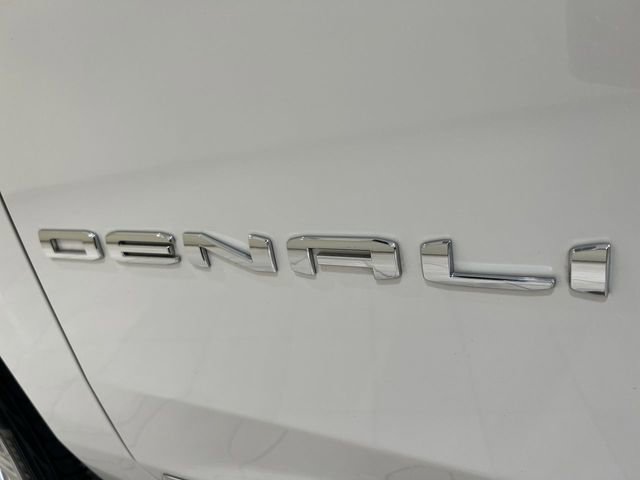 Used 2024 GMC Yukon XL Denali AWD/4WD image 31