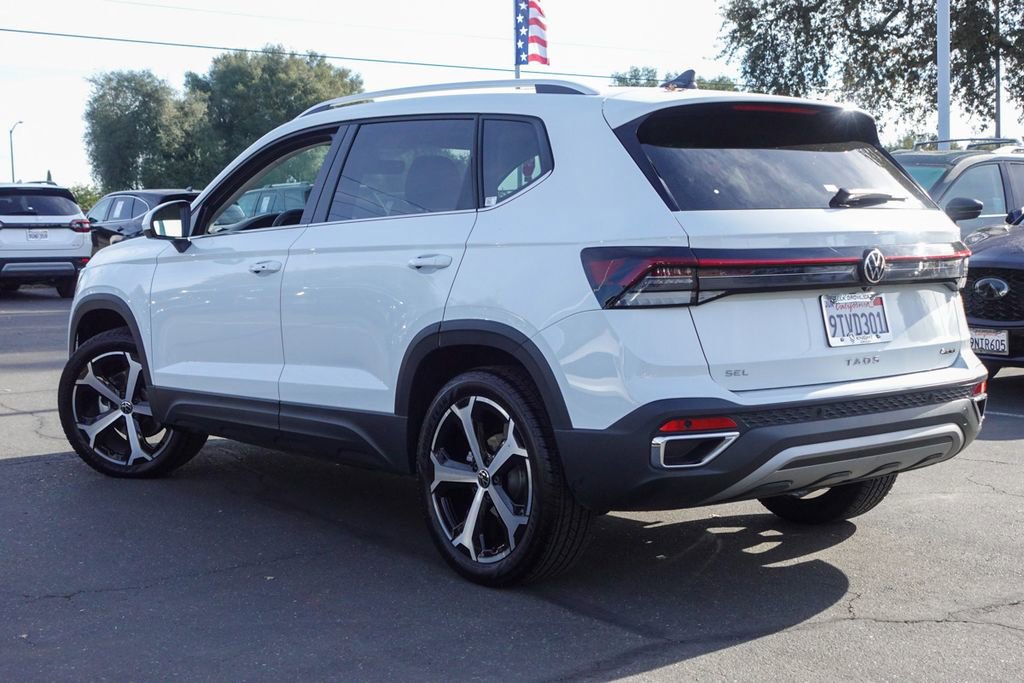 Certified 2025 Volkswagen Taos SEL image 9
