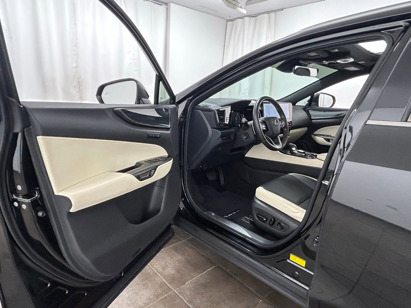 Used 2024 Lexus NX 250 FWD w/ Cold Area Package image 24