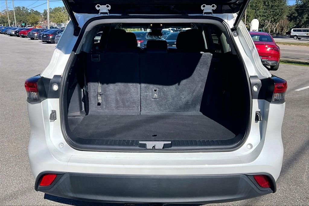 Used 2022 Toyota Highlander LE image 36