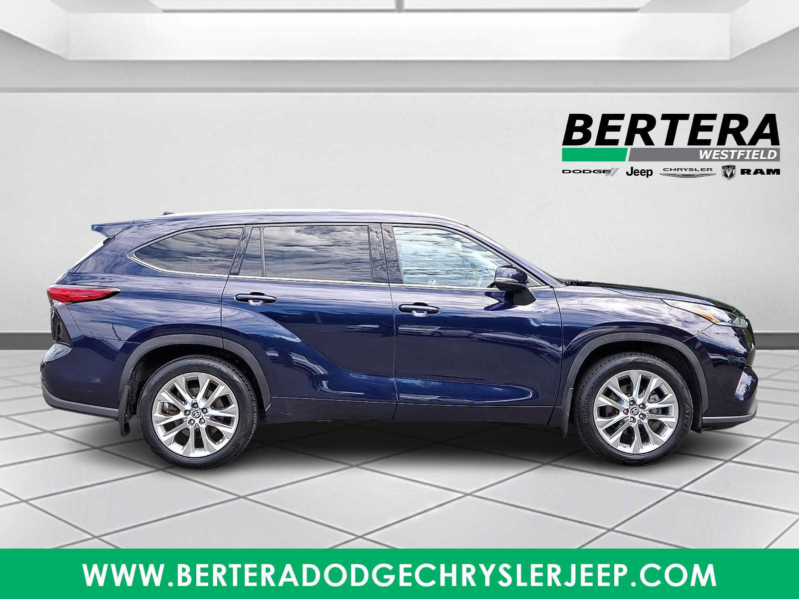 Used 2021 Toyota Highlander Limited AWD/4WD image 7