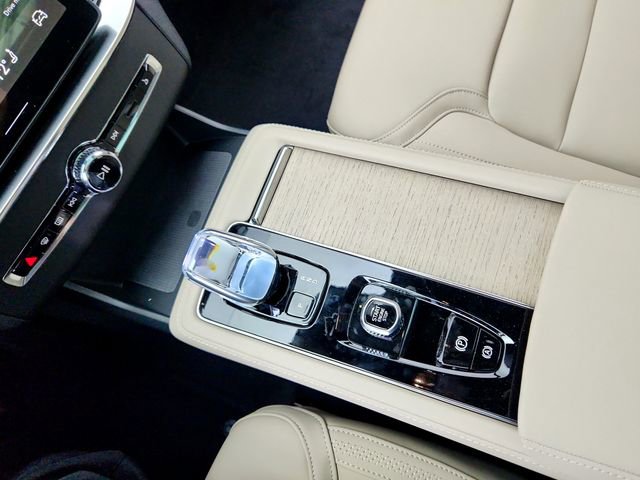 New 2026 Volvo XC90 B6 Plus w/ Protection Package Premier image 26