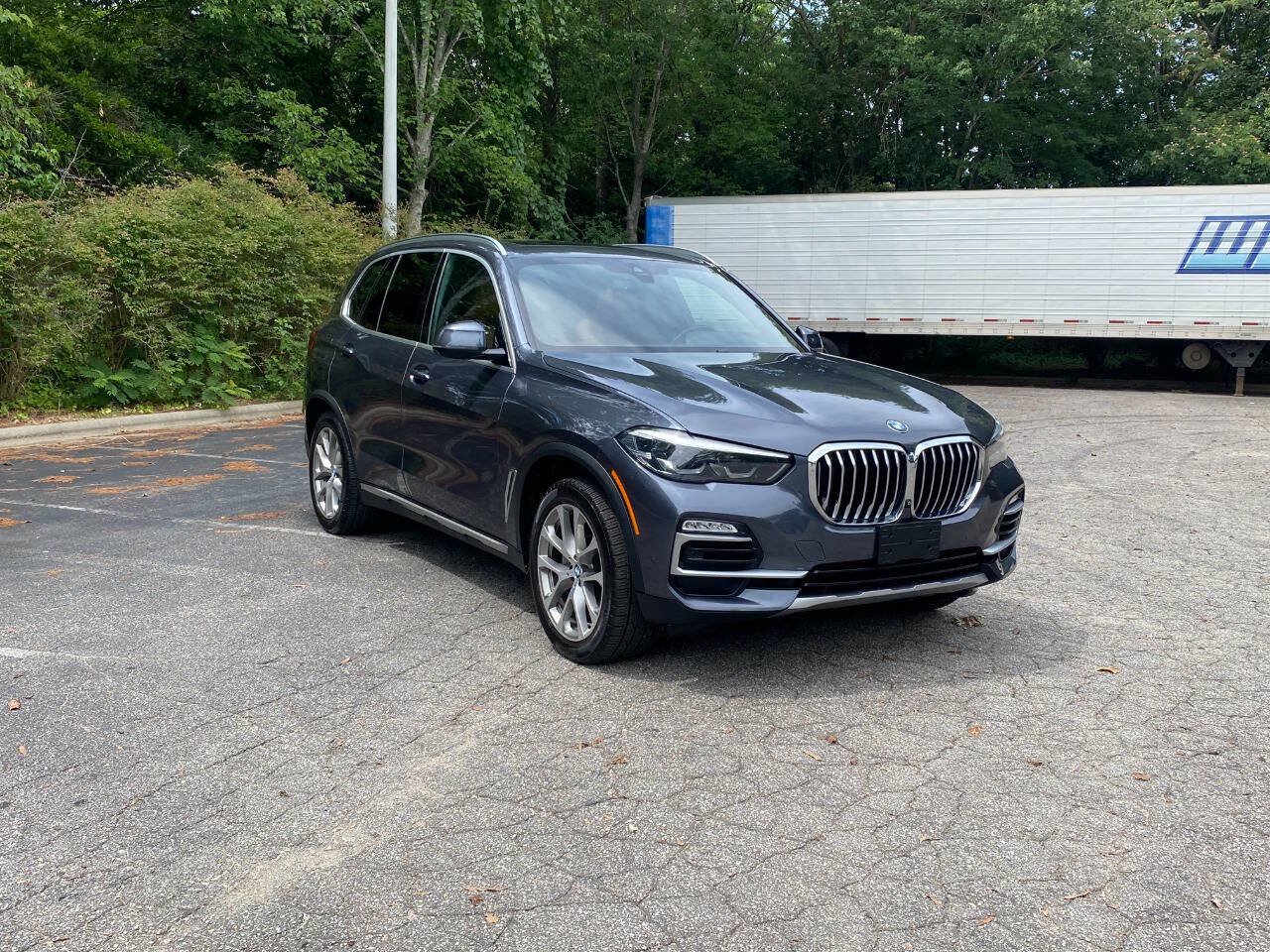 Used 2019 BMW X5 xDrive40i w/ Premium Package 2 AWD/4WD image 3