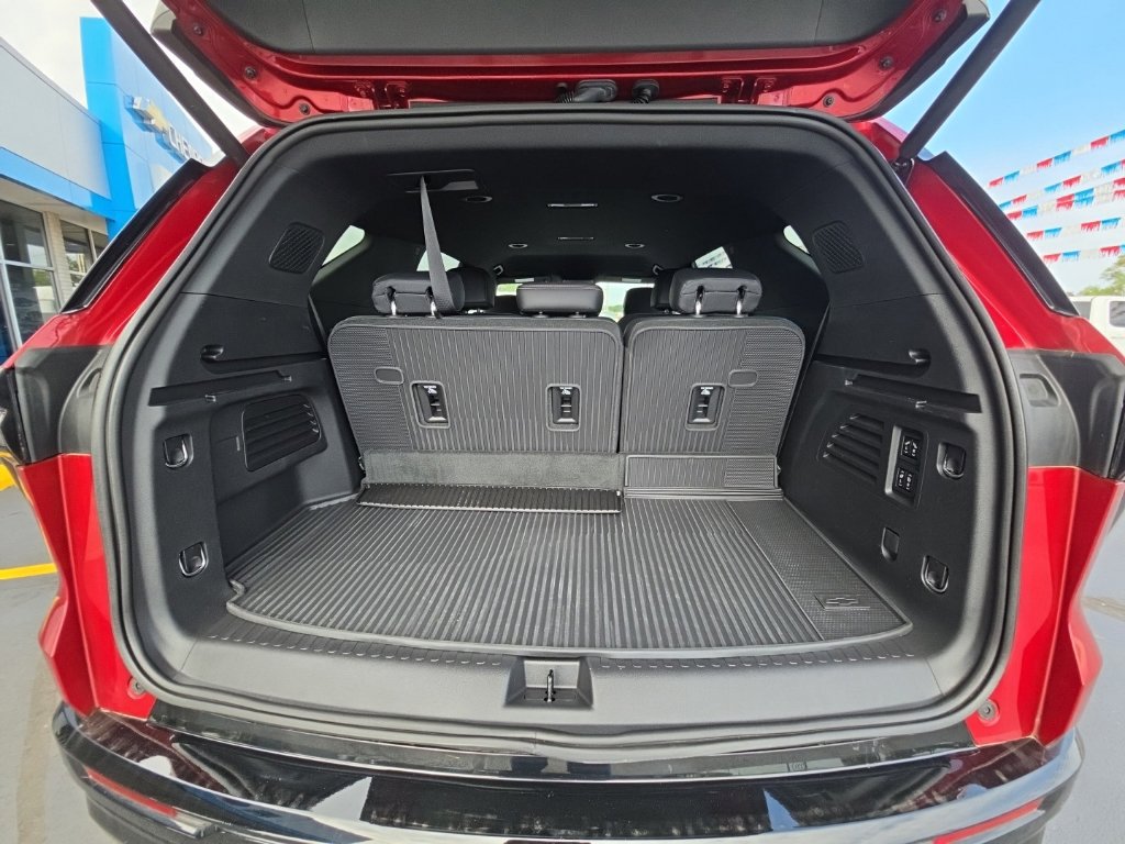 Used 2026 Chevrolet Traverse High Country w/ LPO, Floor Liner Package AWD/4WD image 11