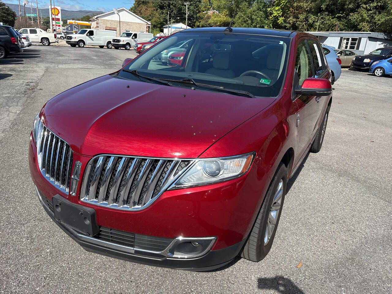 Used 2014 Lincoln MKX AWD w/ Equipment Group 102A image 2