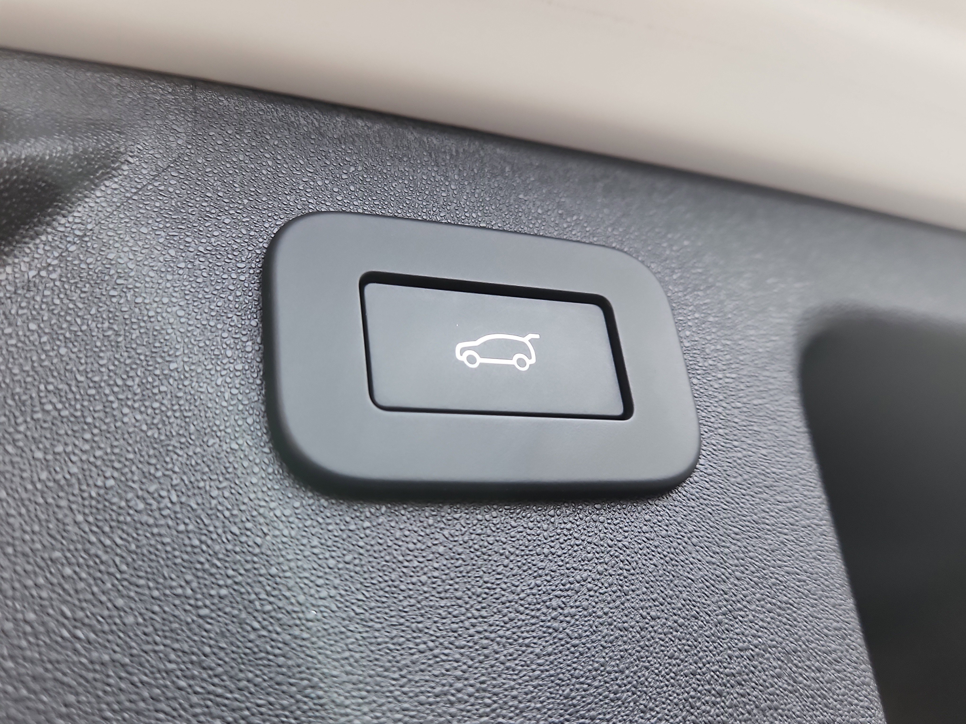 Used 2023 Land Rover Discovery Sport SE image 15