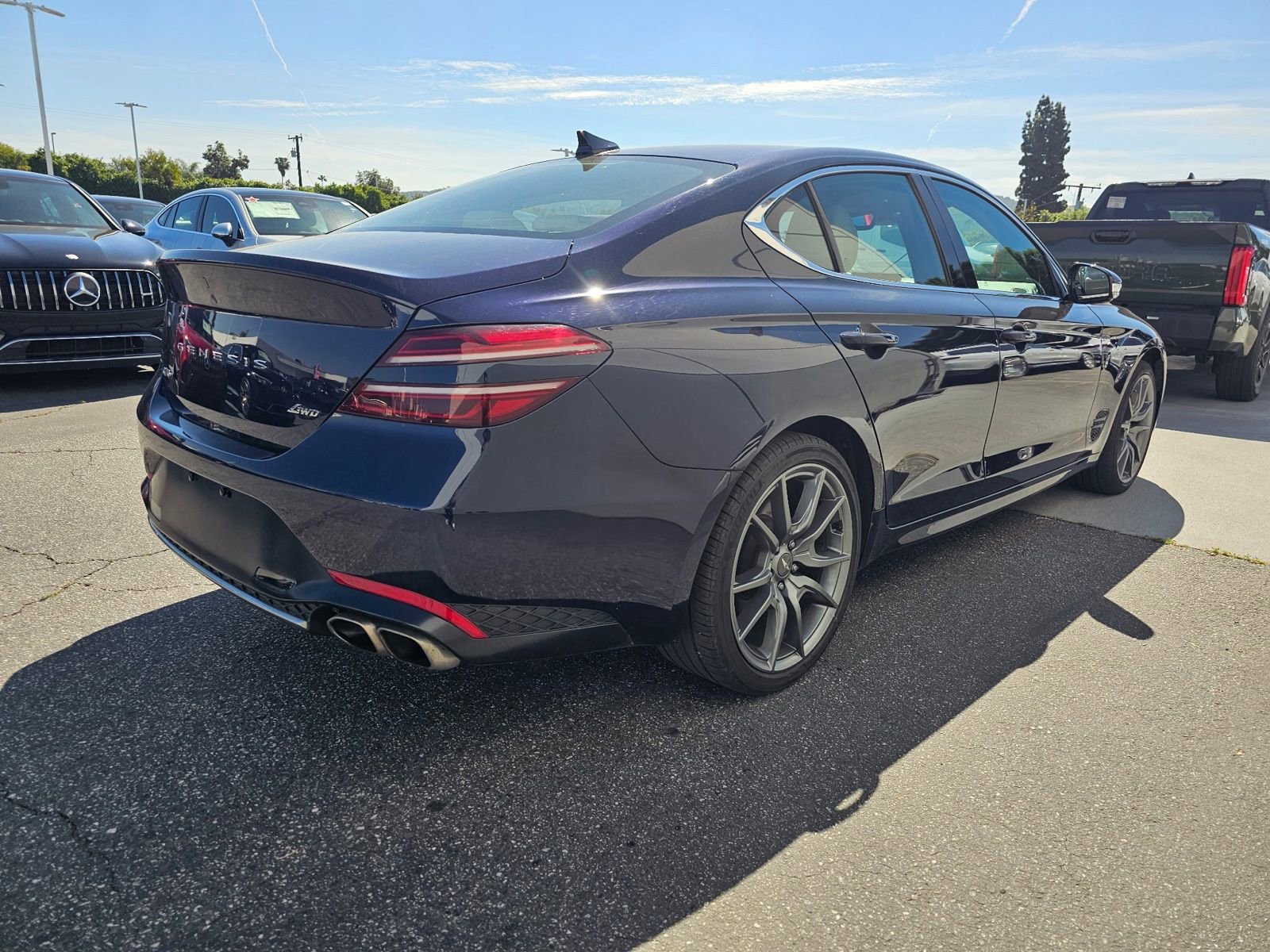 Used 2023 Genesis G70 2.0T image 2