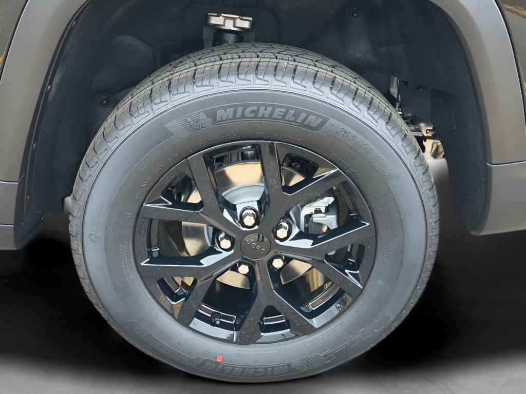 New 2025 Jeep Grand Cherokee Altitude image 3