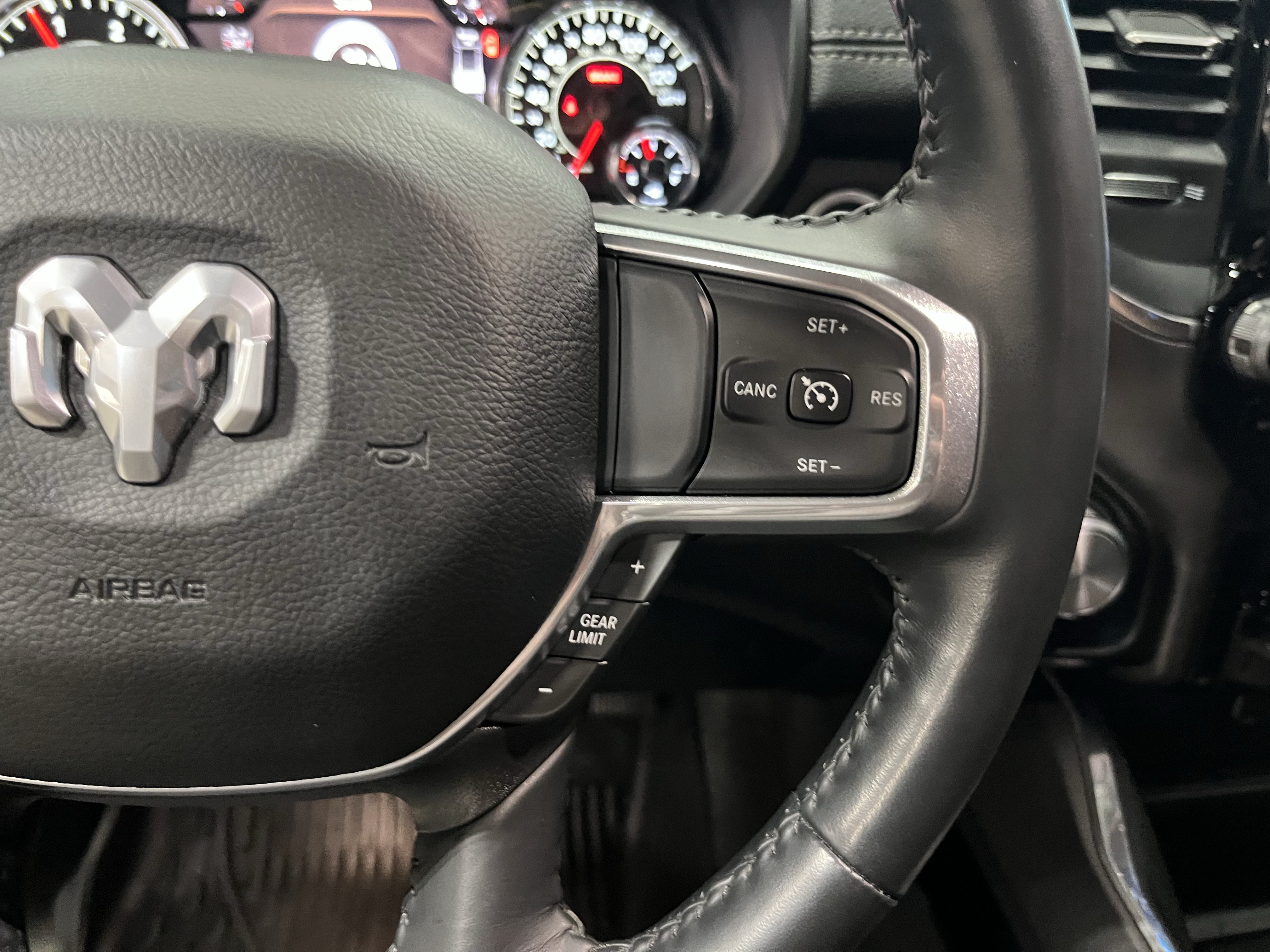 Used 2023 RAM 1500 Laramie AWD/4WD image 23