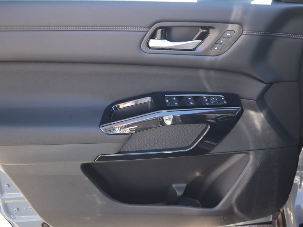 New 2026 Nissan Pathfinder Platinum w/ Cargo Package image 18