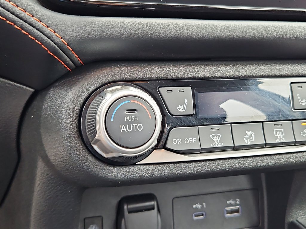Used 2025 Nissan Versa SR FWD image 17