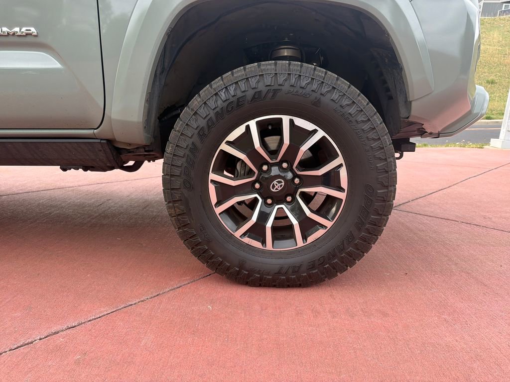 Used 2023 Toyota Tacoma TRD Sport w/ TRD Premium Sport Package AWD/4WD image 31