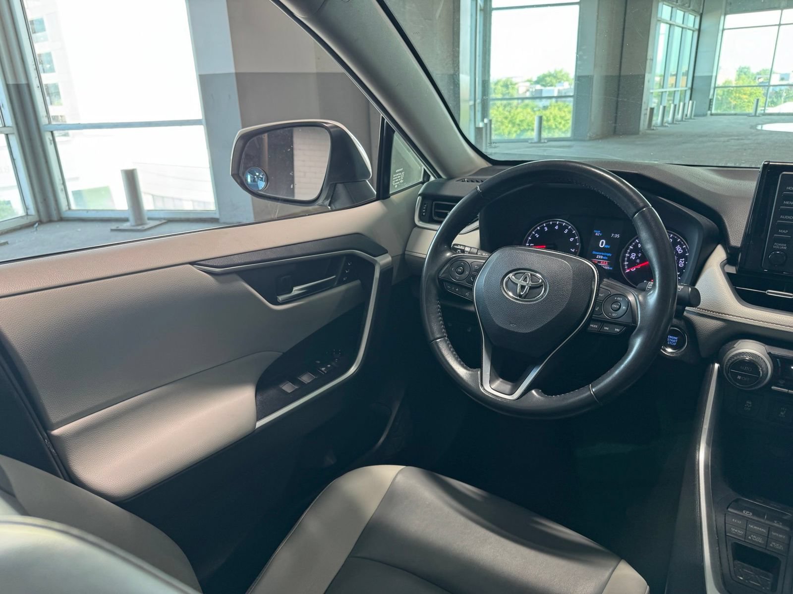 Used 2020 Toyota RAV4 XLE Premium AWD/4WD image 35