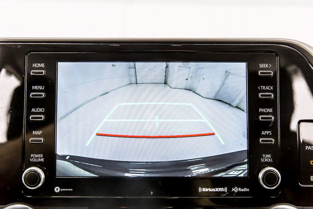Used 2020 Toyota Highlander XLE FWD image 13