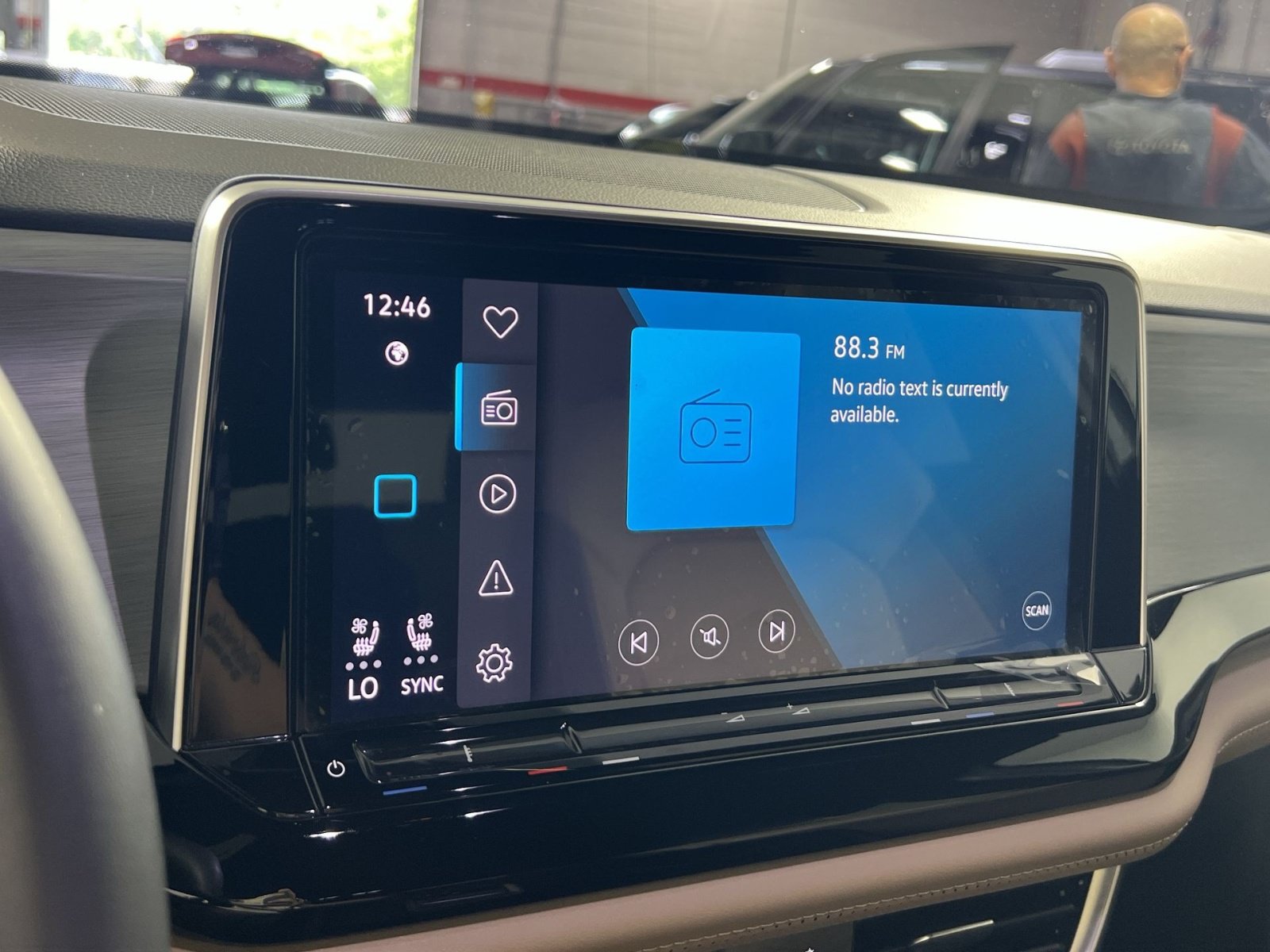 Used 2024 Volkswagen Atlas Cross Sport SE AWD/4WD image 19