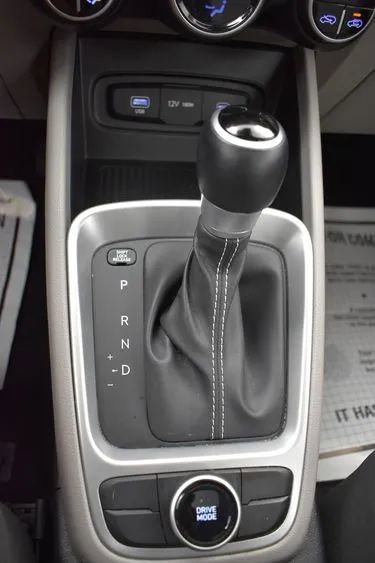 Used 2025 Hyundai Venue SEL image 36