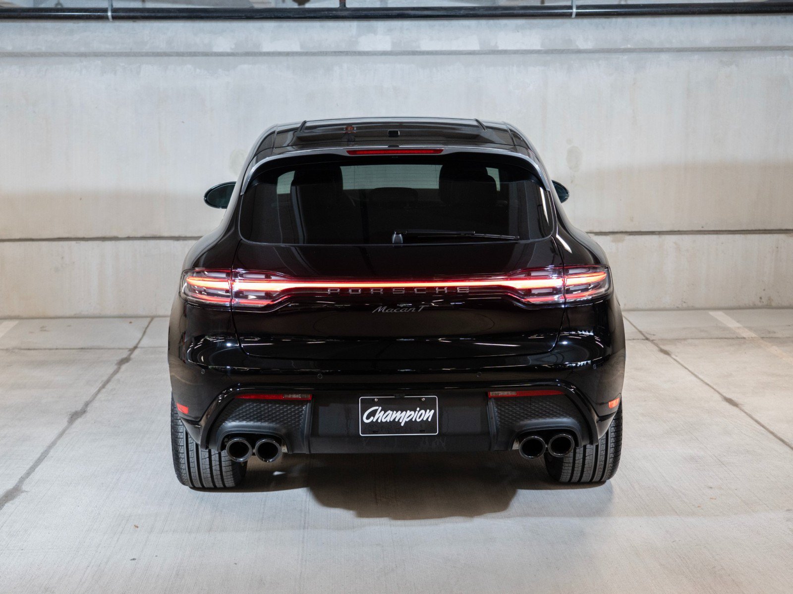 Certified 2025 Porsche Macan Turbo AWD/4WD image 6