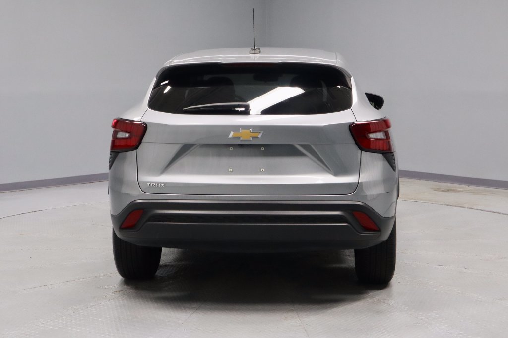 Used 2025 Chevrolet Trax LS FWD image 10