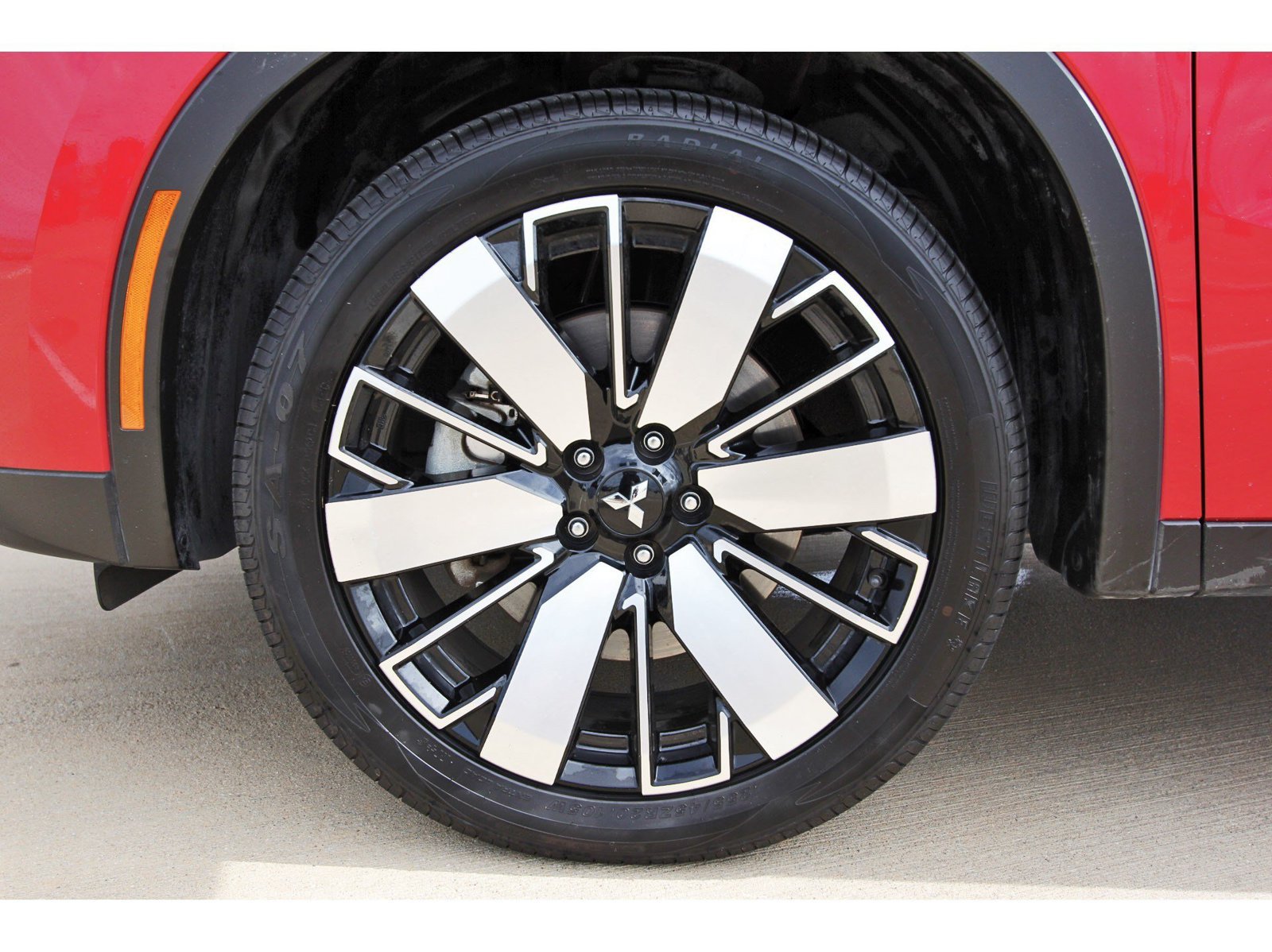 Used 2025 Mitsubishi Outlander SE FWD image 35