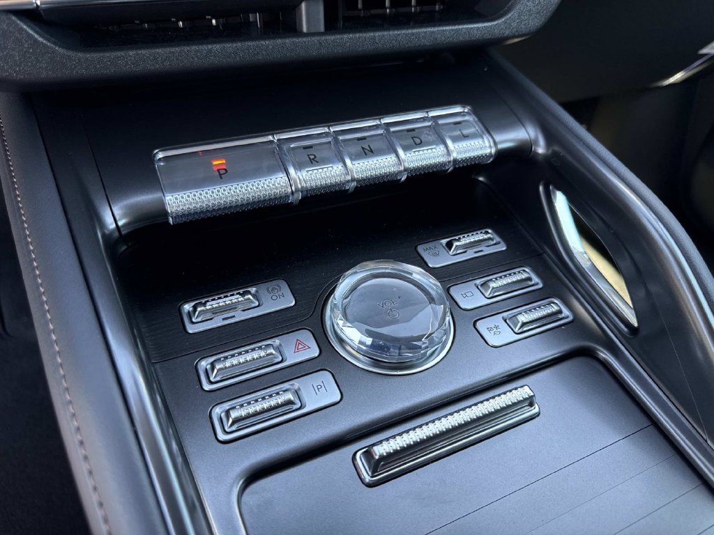 New 2026 Lincoln Nautilus Reserve w/ Jet Appearance Package AWD/4WD image 29