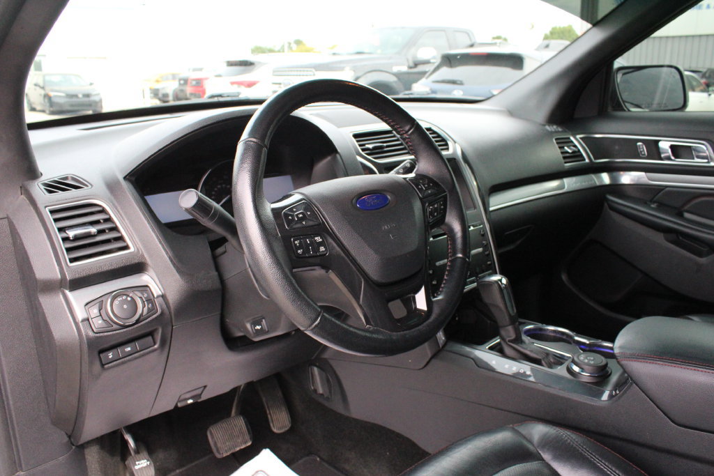 Used 2017 Ford Explorer Sport w/ Equipment Group 401A AWD/4WD image 2