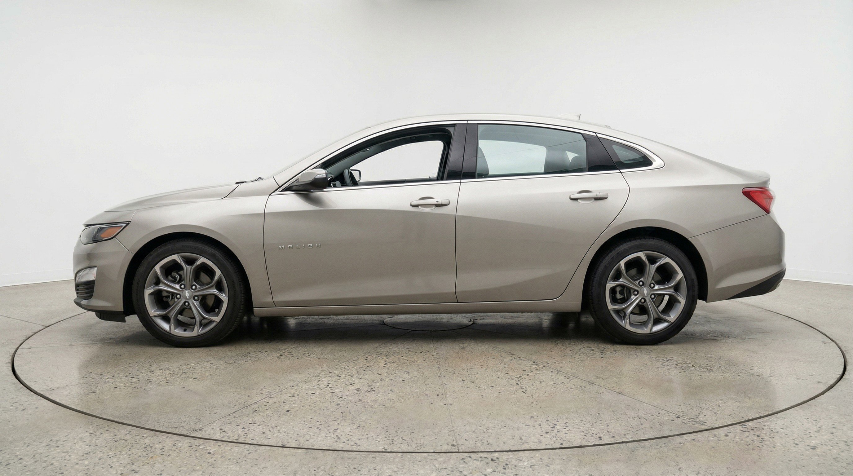 Used 2024 Chevrolet Malibu LT FWD image 5