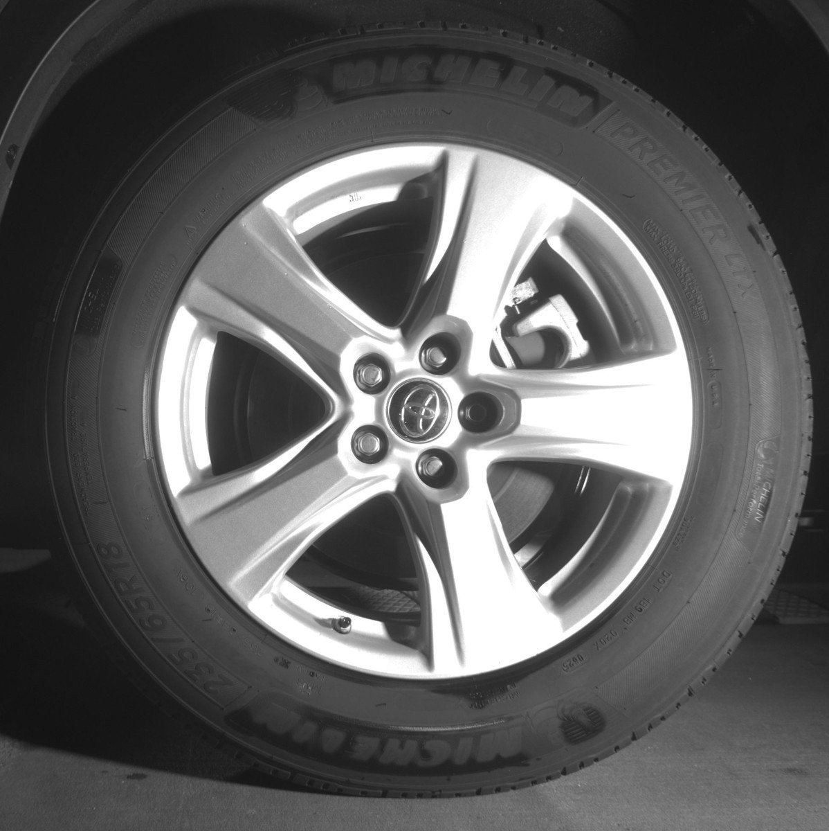 Used 2025 Toyota Highlander LE FWD image 14