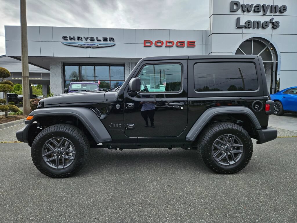 Used 2025 Jeep Wrangler Sport AWD/4WD image 2