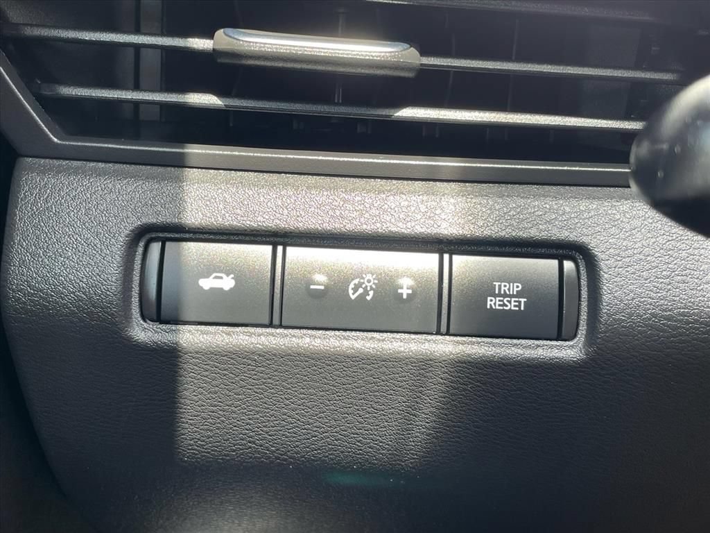 Used 2025 Nissan Altima 2.5 SV FWD image 13