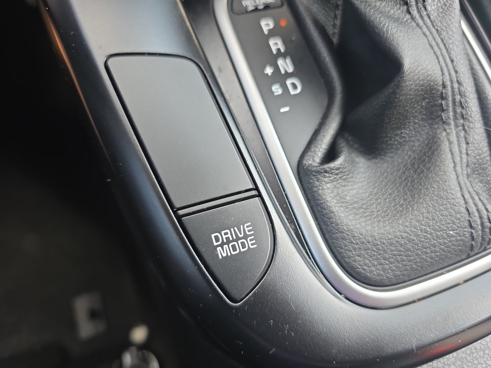 Certified 2025 Kia Soul LX w/ LX Technology Package FWD image 16
