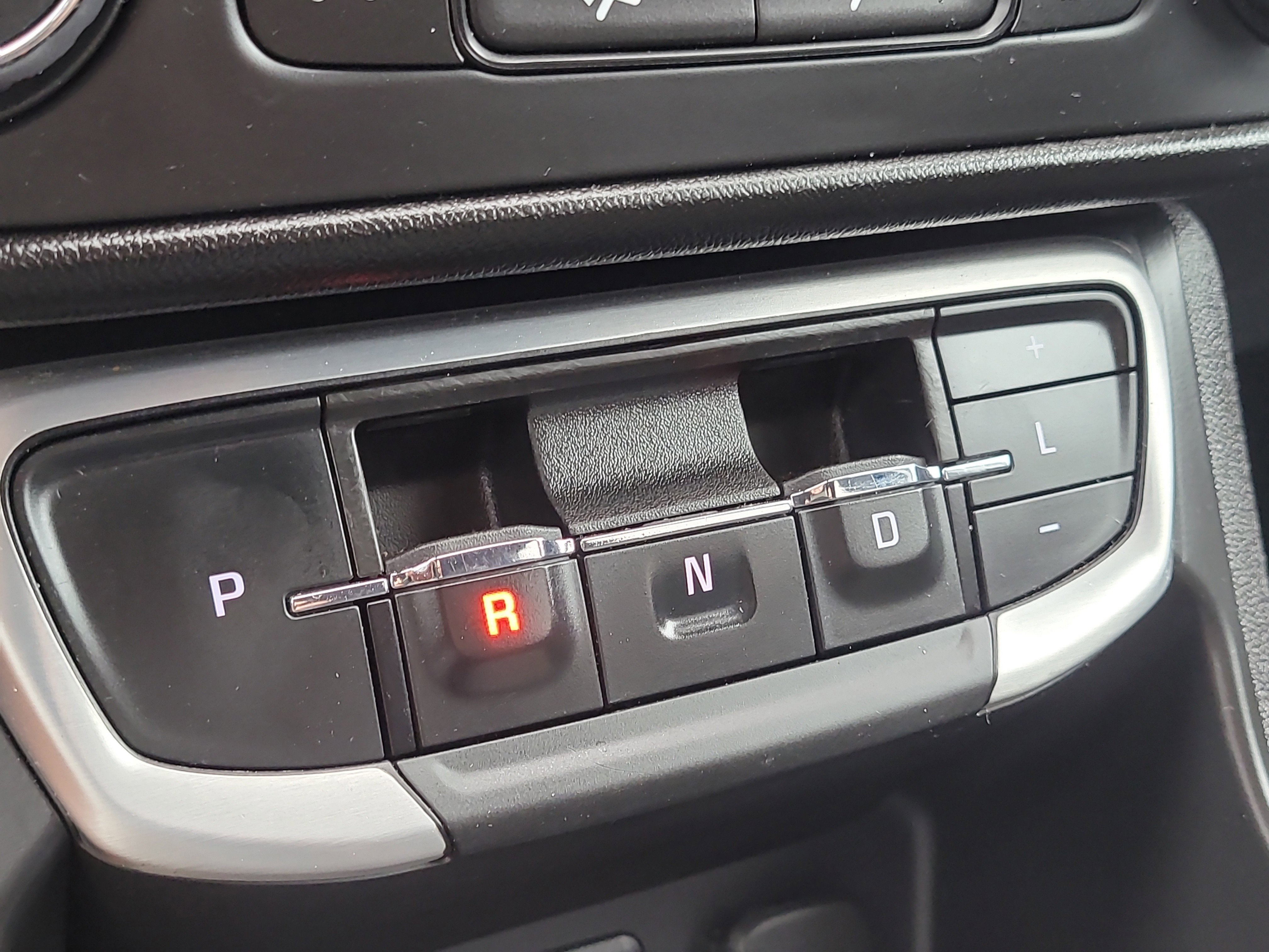 Used 2024 GMC Terrain SLE image 25