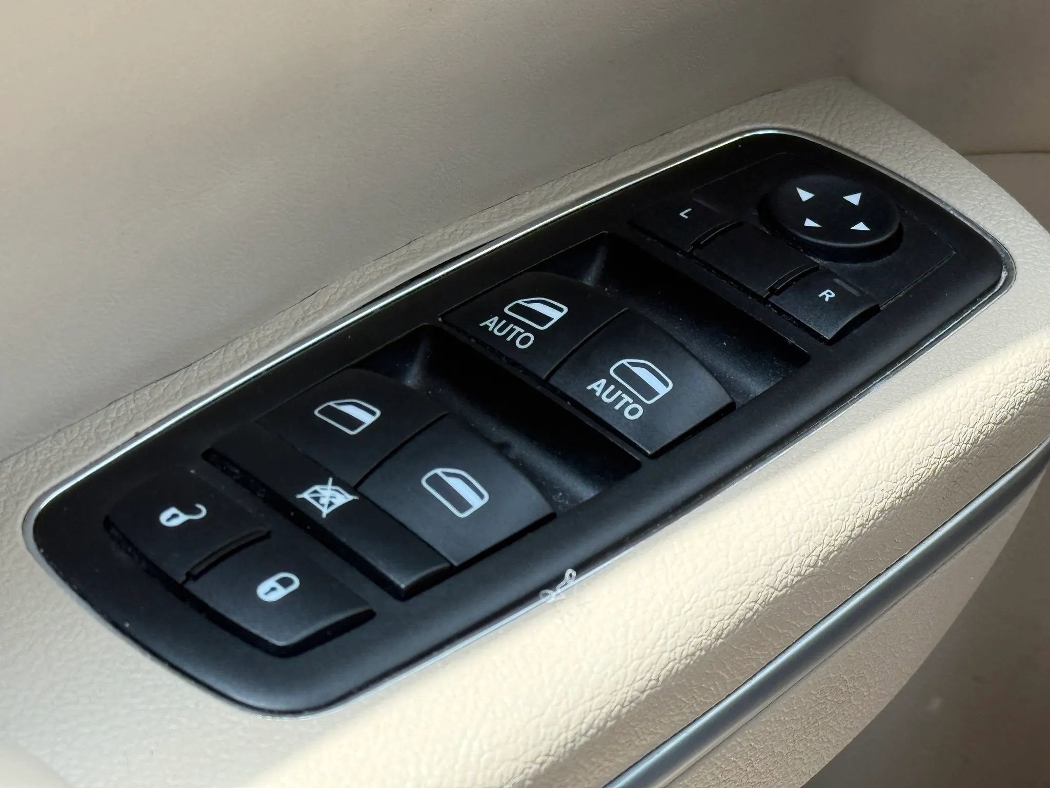 Used 2014 Chrysler 300 RWD image 23