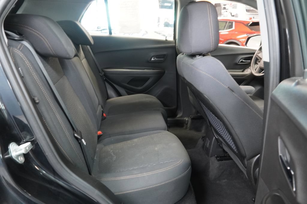 Used 2020 Chevrolet Trax LS FWD image 27